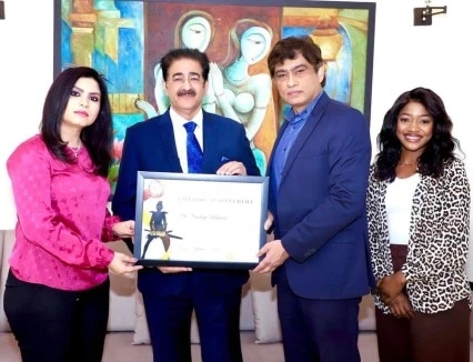 WAOW Presented Life Time Achievement Award to Sandeep Marwah