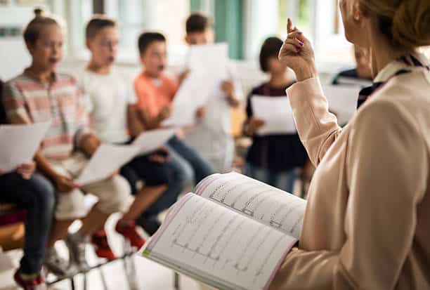 What should I pay attention to when taking online singing lessons?