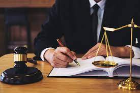 How can you find the most excellent and reliable law schools in Maharashtra?