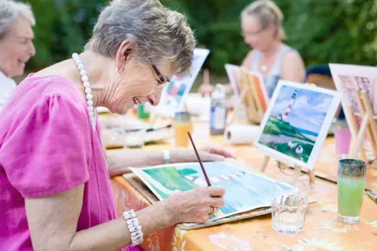 4 Creative Activities for Seniors to Connect With Their Community