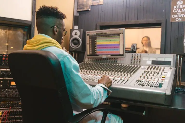 8 Reasons Why Singers And Rappers Buy Custom Beats