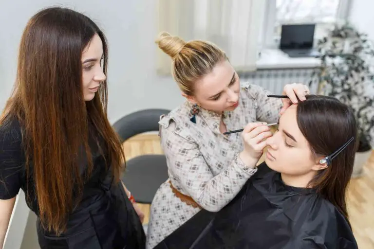 How to Find Best Makeup Course Training in Delhi?
