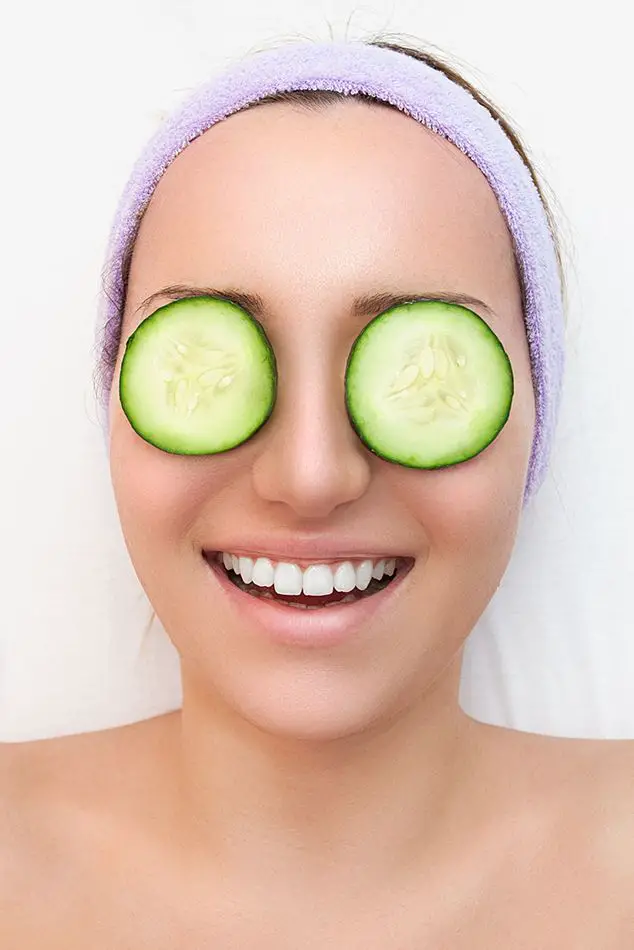 Cucumber-Slices-Soothe-Puffy-Eyes-ad1c9691