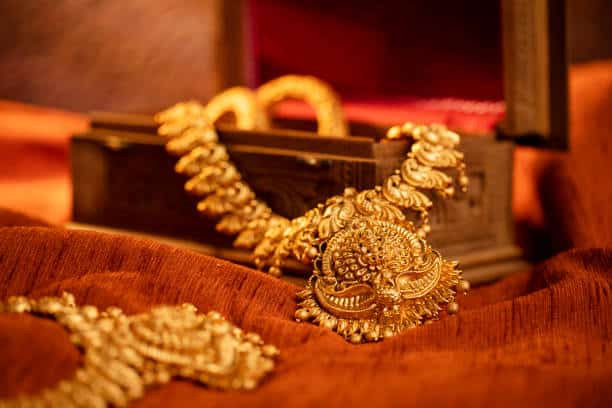 Dress Up In Elegance And Flaunt The Dashing Jewelry In Style - TheOmniBuzz