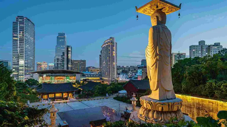 What to know before booking Seoul Vacation Packages?