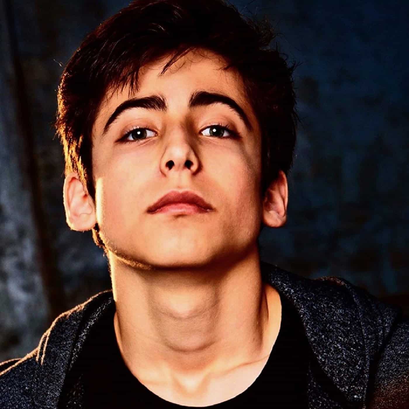 The Height of Aidan Gallagher: Everything You Need to Know - TheOmniBuzz