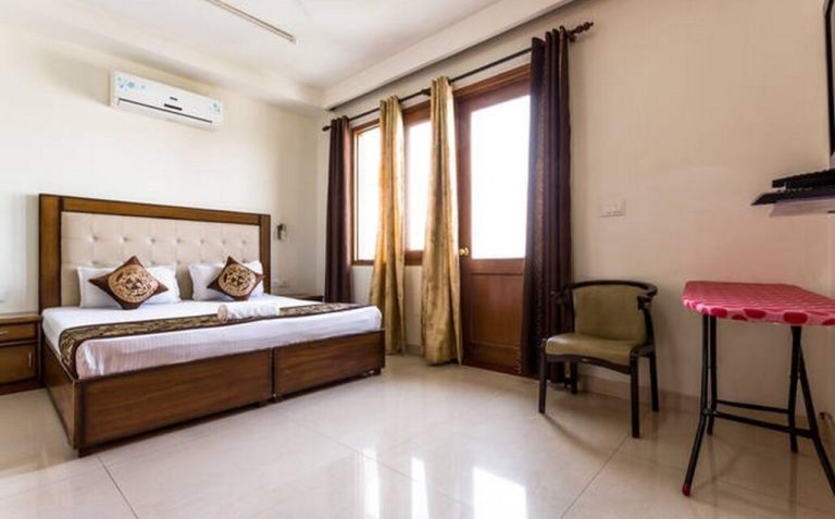 COZY ACCOMMODATIONS OFFERED SERVICE APARTMENTS DELHI