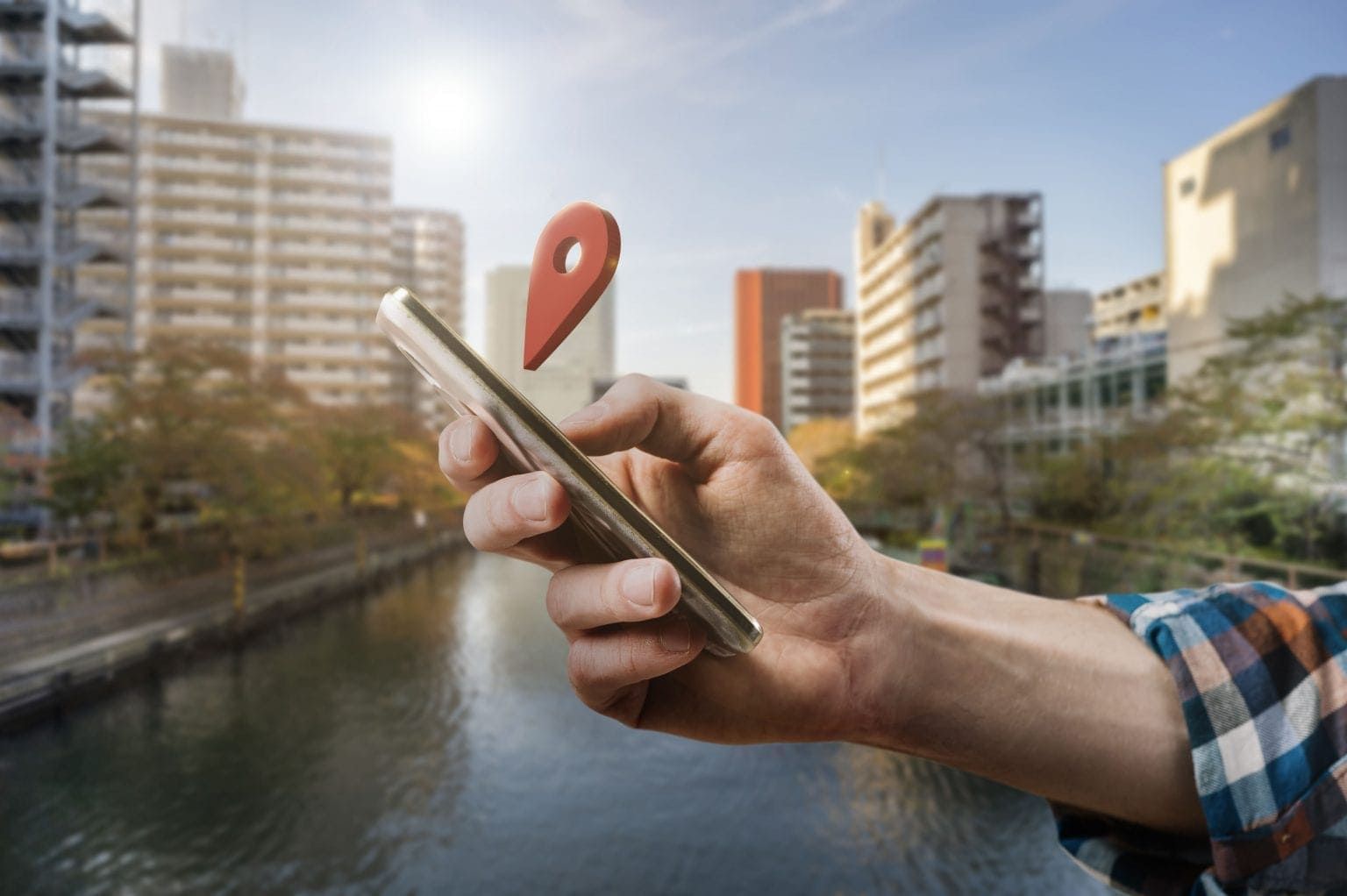 side-view-hand-holding-smartphone-1-1536x1022-min (1)