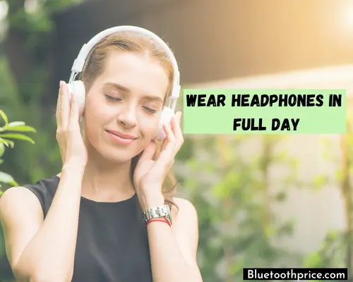 What is the recommended duration for wearing headphones each day?