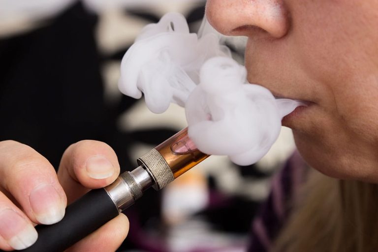 Exploring the World of Vaping and Its Benefits and Drawbacks