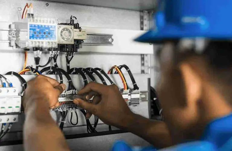 Circuit Breakers and High Voltage Circuits Maintenance