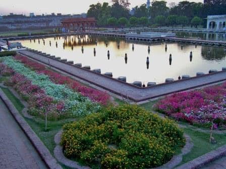 https://travelsdomain.com/shalimar-gardens-lahore-a-day-long-picnic-trip-to-paradise/