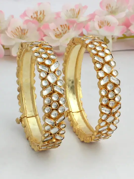 Glass Bangles: The Timeless Trend from India