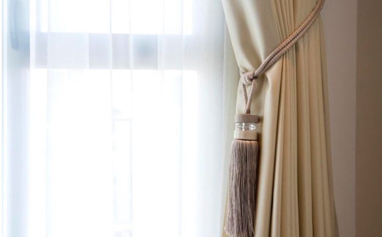 Exploring the Various Types of Curtain Fabrics Suitable for Homes