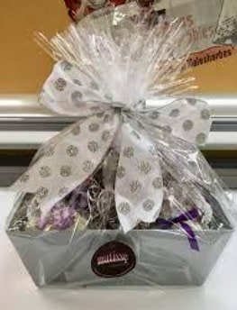 Give your loved ones exquisite gifts: best chocolate baskets