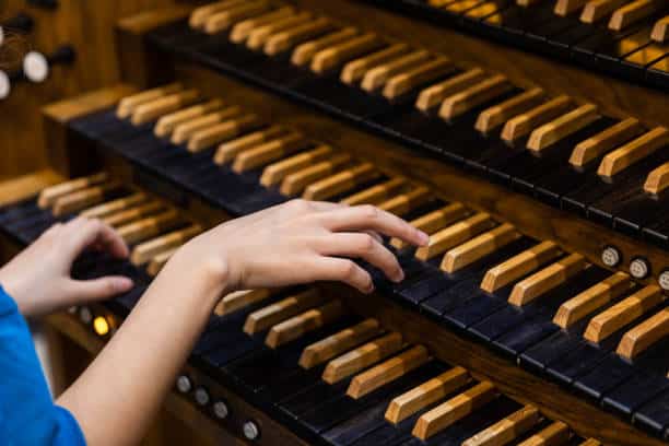 Harmonious Learning: Exploring the Benefits of Online Organ Lessons