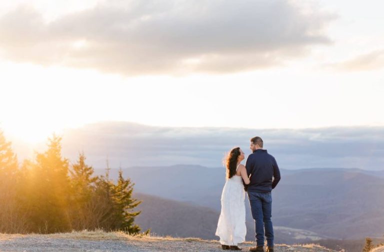 Storytelling Through Pictures: How Engagement Photographers Craft Unique Narratives