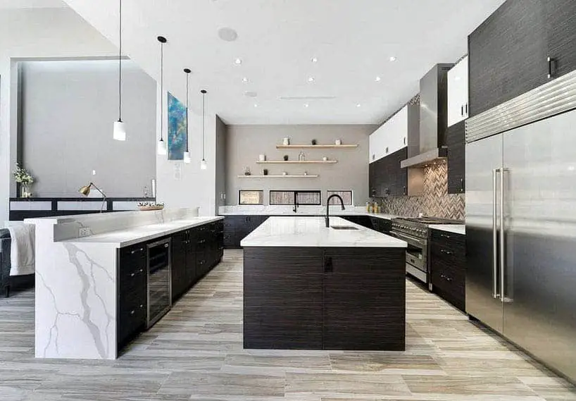 modern-kitchen-with-dark-cabinets-white-quartz-counters