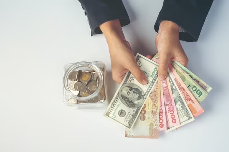 woman-employees-counting-money-white-desk_1150-20639 (1)