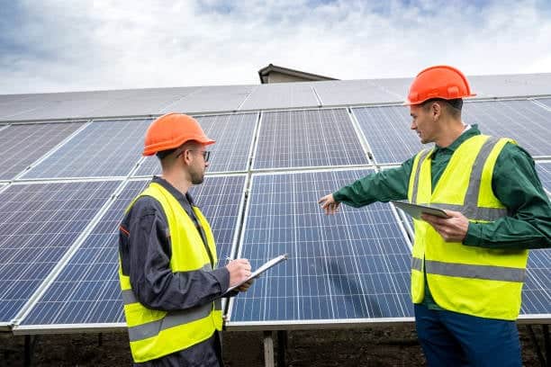 Platzsparend und effektiv: Kreative Solarpanel-Halterungsideen für begrenzte Flächen