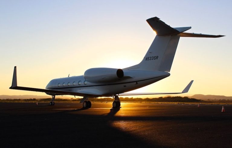 A Luxury Beyond Compare: Booking a Private Jet for Your Next Journey