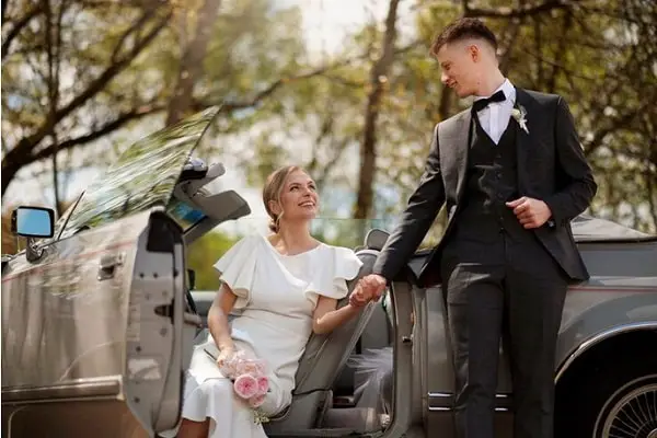 Screenshot 2023-11-27 at 10-27-53 Free Photo Just married couple with their car