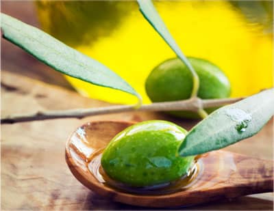 organic-olive-oil-in-skin-care-1