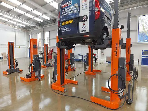 The Functions and Application Scenarios of Mobile Column Lifts