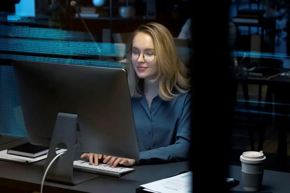 medium-shot-woman-working-computer1