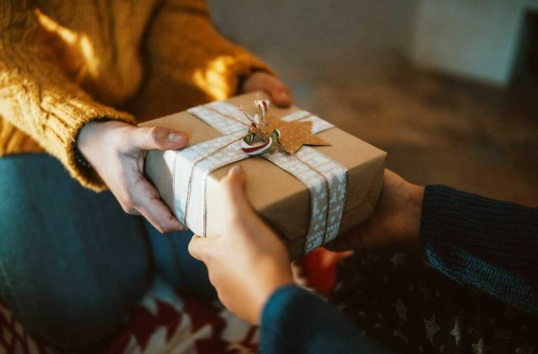 Expert Tips and Tricks for Eye-Catching Gift Packaging
