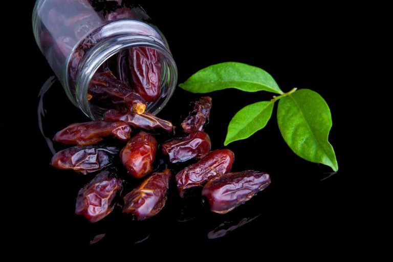 Health Benefits of Eating Soaked Dates in the Morning Regularly